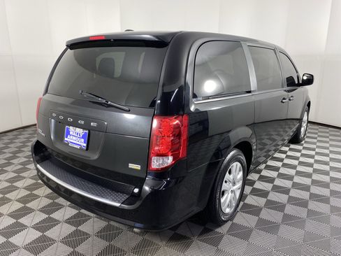 Used 2019 Dodge Grand Caravan SE w/ UConnect Hands-Free Group FWD image 6