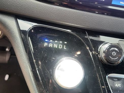 Used 2025 Chrysler Pacifica Select FWD image 5