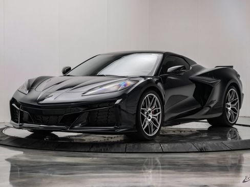 Used 2024 Chevrolet Corvette Z06 RWD image 7