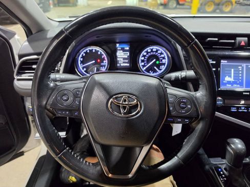 Used 2020 Toyota Camry SE FWD image 34