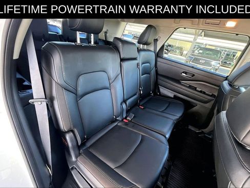 Used 2023 Nissan Pathfinder SL image 34
