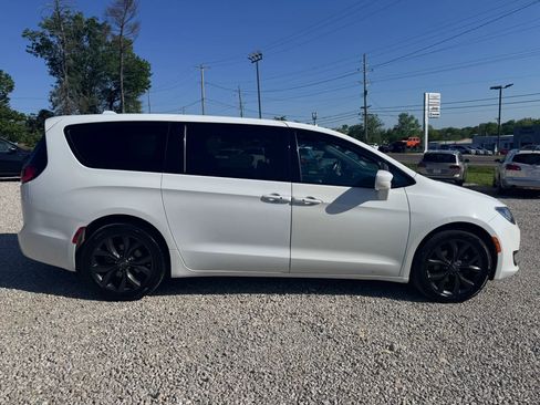Used 2019 Chrysler Pacifica Touring Plus FWD image 7