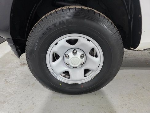 Used 2016 Toyota Tacoma SR image 7