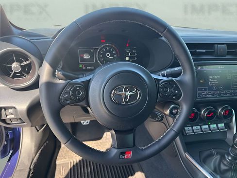 Used 2025 Toyota GR86 Premium w/ Performance Package RWD image 12