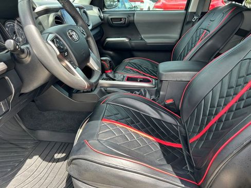 Used 2022 Toyota Tacoma SR5 image 11