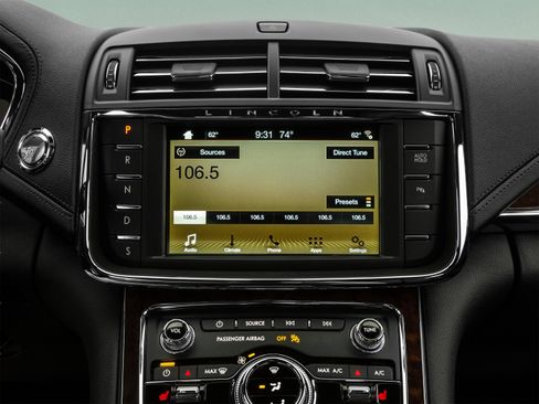 Used 2017 Lincoln Continental Reserve w/ Luxury Package image 18