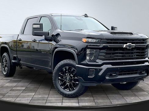 Used 2025 Chevrolet Silverado 2500 Custom w/ Custom Value Package image 12