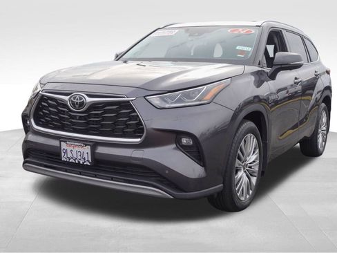 Used 2024 Toyota Highlander Platinum image 8