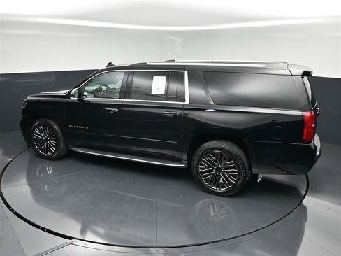 Used 2018 Chevrolet Suburban Premier AWD/4WD image 27