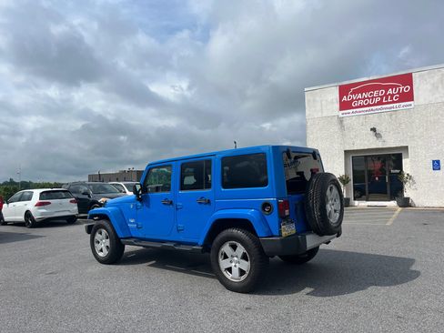 Used 2012 Jeep Wrangler Unlimited Sahara w/ Dual Top Group AWD/4WD image 4