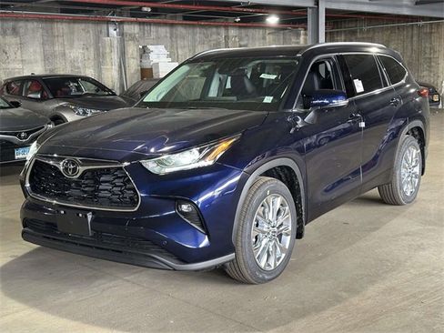 New 2026 Toyota Highlander Limited image 3
