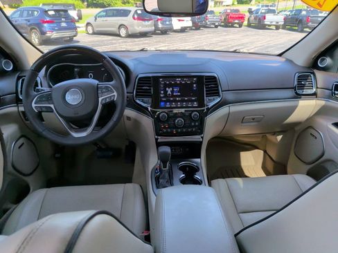 Used 2020 Jeep Grand Cherokee Overland AWD/4WD image 15