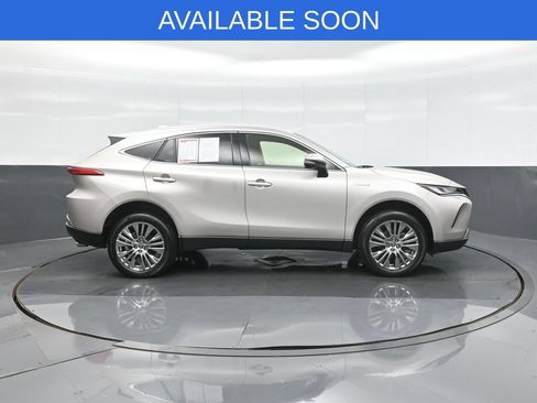 Used 2021 Toyota Venza XLE w/ Softex Package AWD/4WD image 8