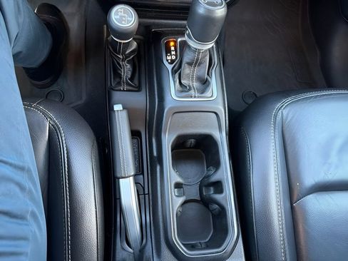 Used 2019 Jeep Wrangler Unlimited Sahara w/ Dual Top Group AWD/4WD image 17