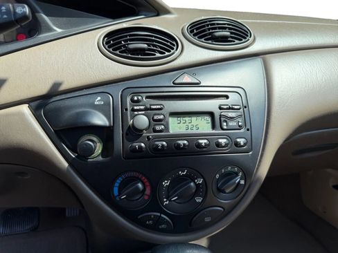 Used 2000 Ford Focus SE FWD image 13