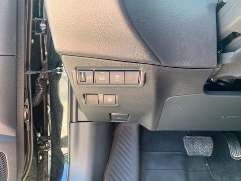Used 2026 Toyota Corolla Cross AWD Hybrid image 32