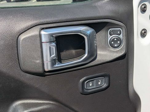 Used 2024 Jeep Wrangler Unlimited w/ Convenience Group AWD/4WD image 10