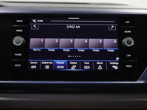 Used 2023 Volkswagen Taos SE w/ Panoramic Sunroof Package image 29