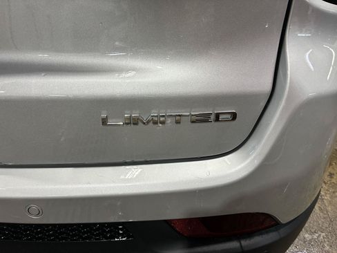 Used 2025 Jeep Compass Limited AWD/4WD image 8