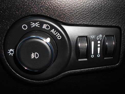 Certified 2023 Jeep Compass Limited AWD/4WD image 14