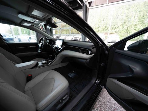Used 2021 Toyota Camry XLE FWD image 25