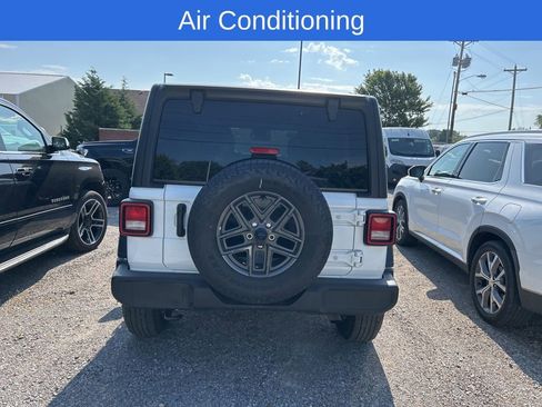 Used 2025 Jeep Wrangler Unlimited Sport AWD/4WD image 6