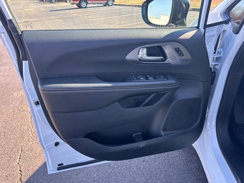 New 2026 Chrysler Pacifica Select w/ S Appearance Package image 21