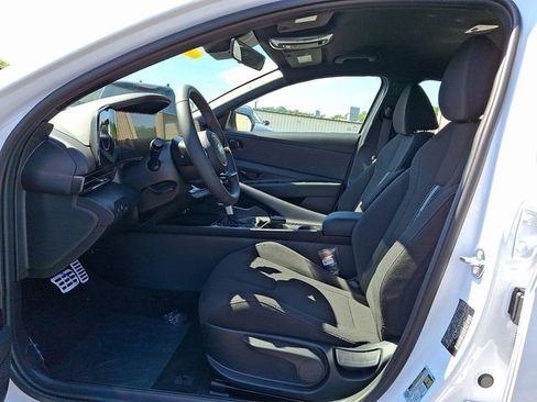 New 2025 Hyundai Elantra SEL image 7