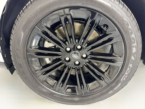 Certified 2025 Land Rover Range Rover Evoque Dynamic SE AWD/4WD image 30