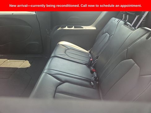 Used 2025 Chrysler Pacifica Select FWD image 10