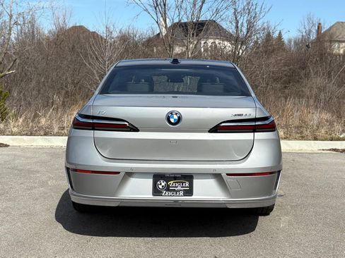 Used 2025 BMW i7 xDrive60 w/ Premium Package image 5