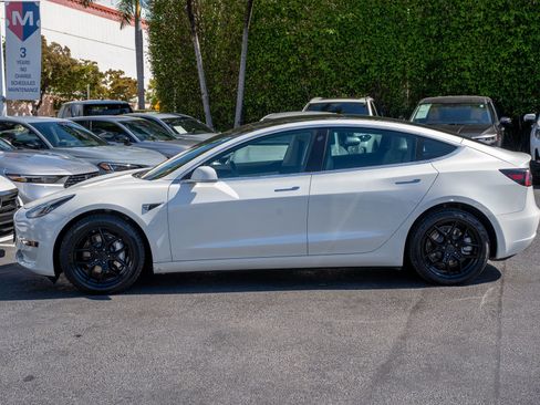Used 2020 Tesla Model 3 Standard Range Plus image 8