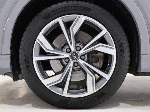 Used 2022 Audi Q4 e-tron Premium AWD/4WD image 9