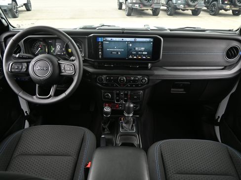 Used 2025 Jeep Wrangler Unlimited Rubicon 4xe w/ Safety Group AWD/4WD image 29