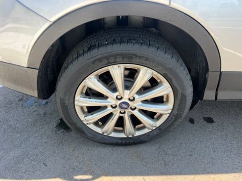 Used 2017 Ford Escape Titanium FWD image 9