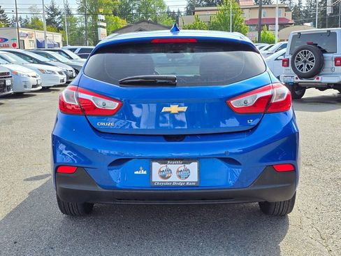 Used 2018 Chevrolet Cruze LT w/ Convenience Package FWD image 7