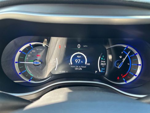 Used 2023 Chrysler Pacifica Touring-L FWD image 41