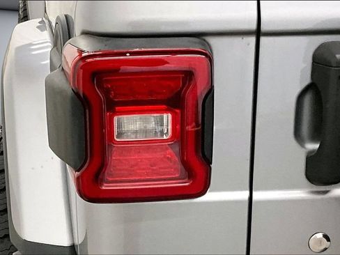 Used 2019 Jeep Wrangler Unlimited Sahara AWD/4WD image 23