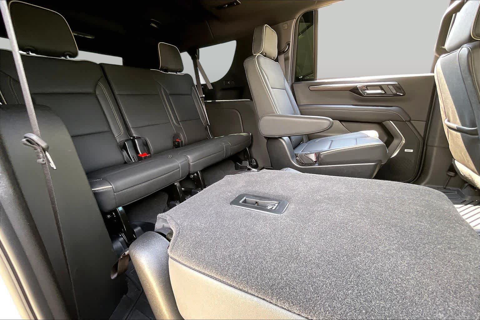 Used 2026 Chevrolet Suburban Premier w/ Sun And Tow Package RWD image 19