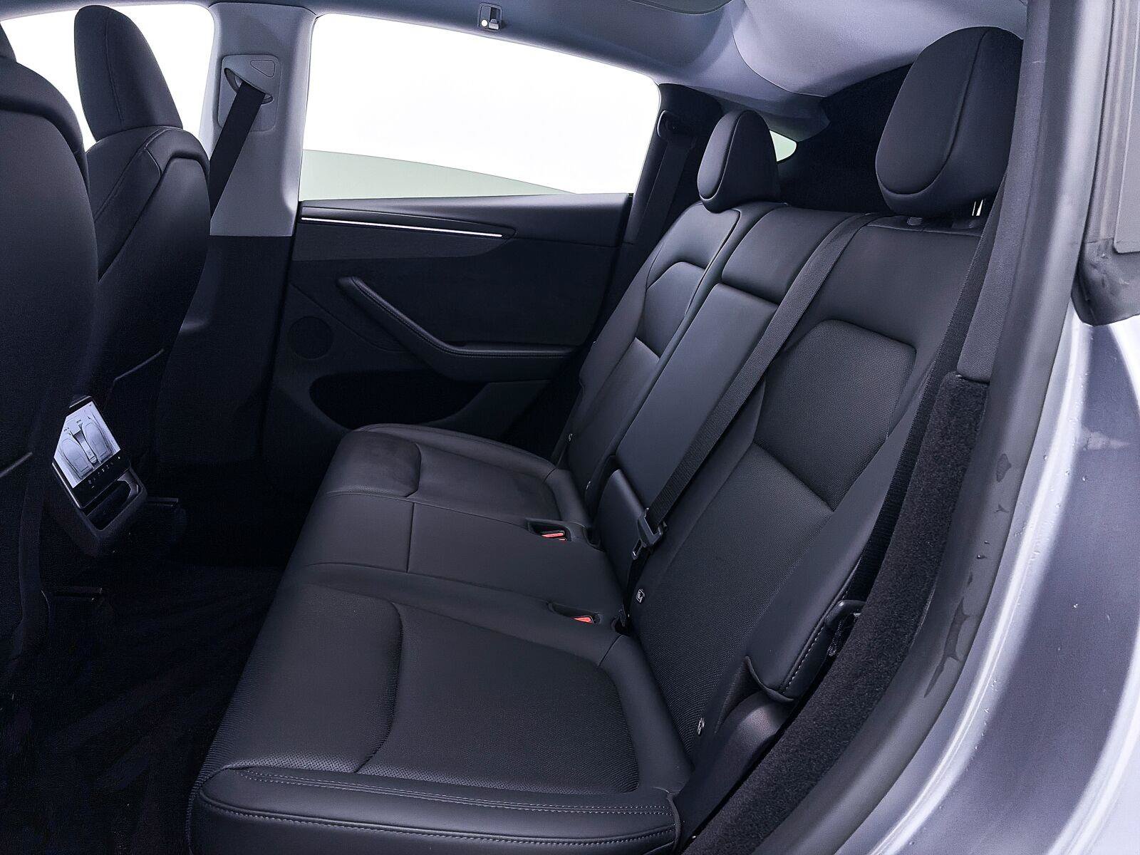 Used 2026 Tesla Model Y AWD image 36