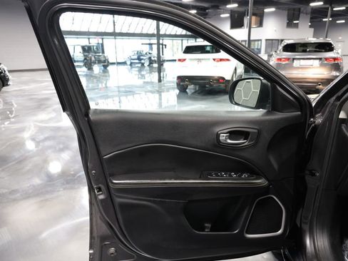 Used 2021 Jeep Compass Latitude w/ Driver Assistance Group image 10