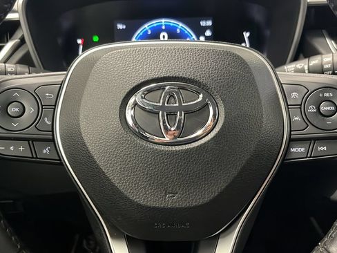 Used 2023 Toyota Corolla Cross XLE AWD/4WD image 15