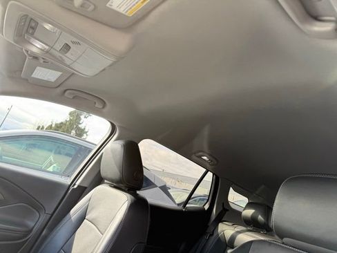 Used 2024 GMC Terrain SLT image 11