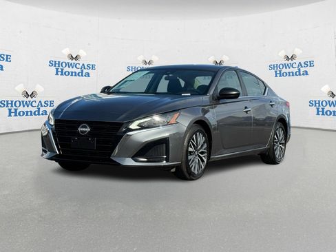 Used 2024 Nissan Altima 2.5 SV image 2