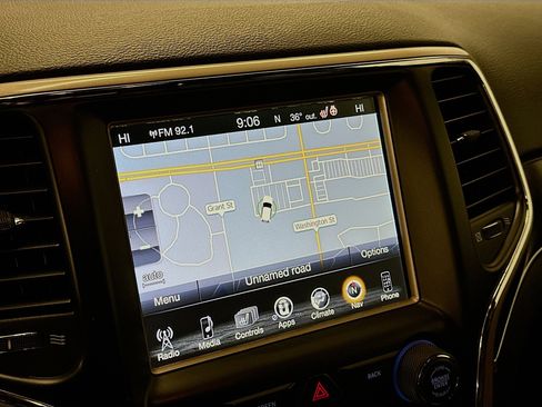 Used 2017 Jeep Grand Cherokee Limited image 22