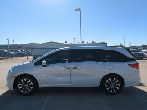 Certified 2024 Honda Odyssey EX-L image 7