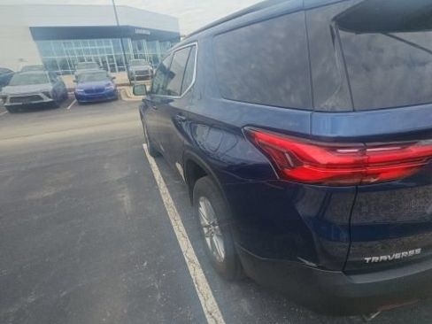 Used 2023 Chevrolet Traverse LT FWD image 2
