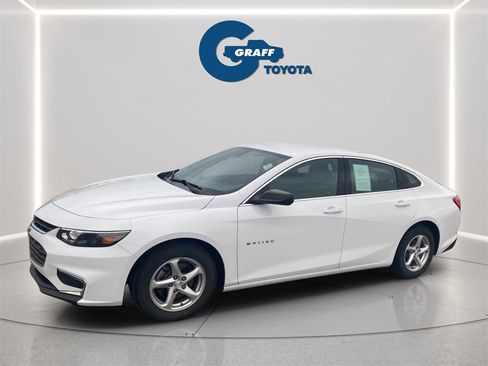 Used 2018 Chevrolet Malibu LS image 2