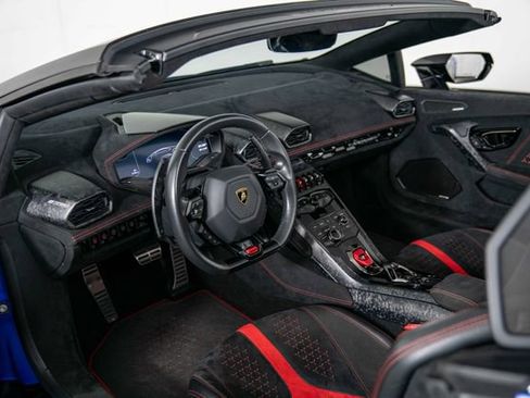 Used 2019 Lamborghini Huracan Performante AWD/4WD image 18