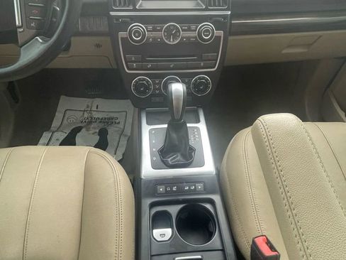 Used 2013 Land Rover LR2 HSE image 12
